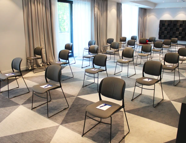 Sala Masis (Hotel Holiday Inn Express Yerevan)