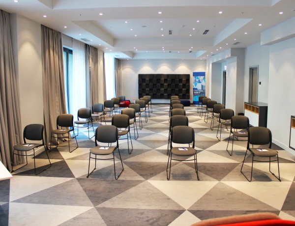 Sala Masis (Hotel Holiday Inn Express Yerevan)