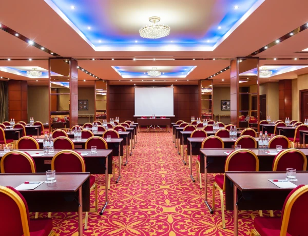 Kombinierte Halle Ararat (Hotel Armenia Marriott)