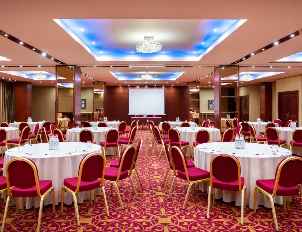 Kombinierte Halle Ararat (Hotel Armenia Marriott)