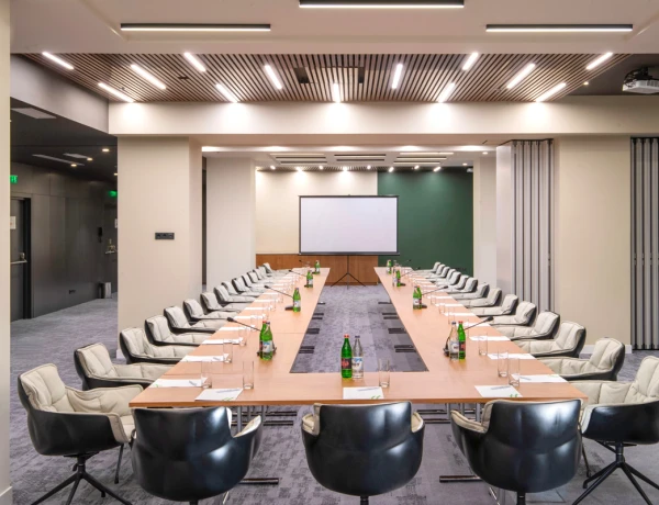 Halle Artaschat (Hotel Holiday Inn Eriwan – Republic Square)