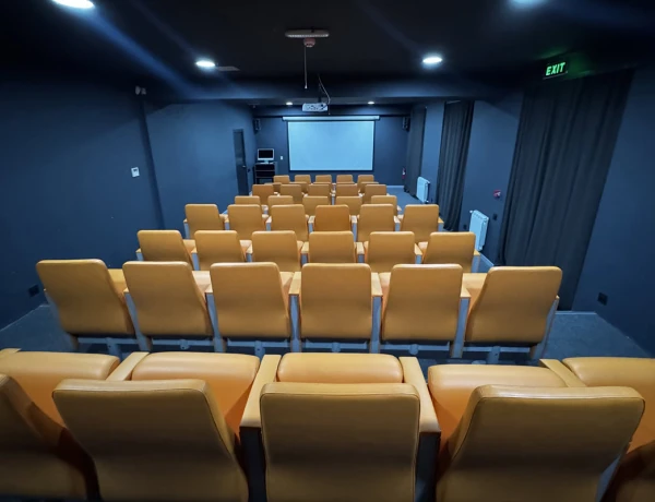 Salle de cinéma (Hostel 11+1 by TUMO)
