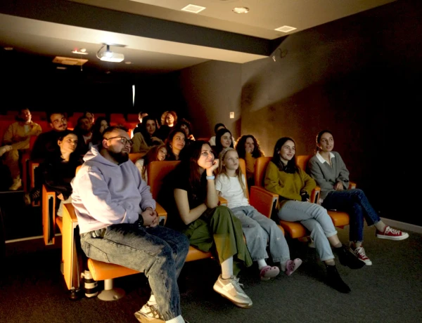 Salle de cinéma (Hostel 11+1 by TUMO)