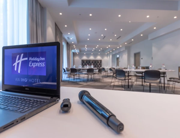 Sala Masis (Hotel Holiday Inn Express Yerevan)