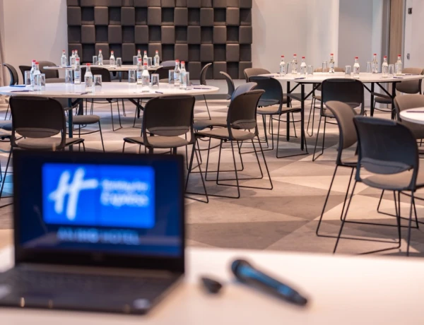 Sala Masis (Hotel Holiday Inn Express Yerevan)