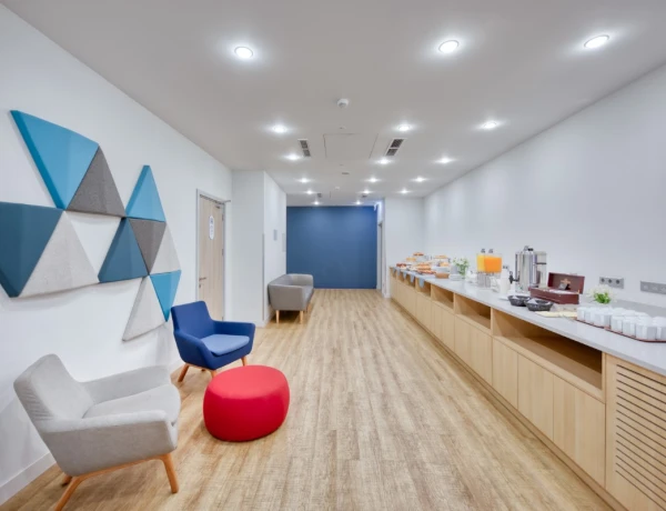 Sala Masis (Hotel Holiday Inn Express Yerevan)