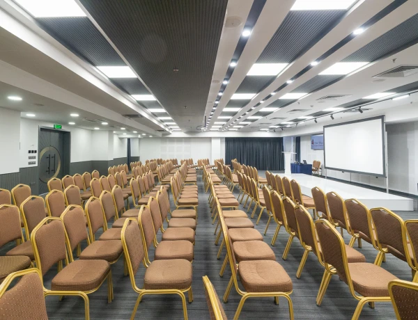 Grand ballroom (Elite Plaza business center)